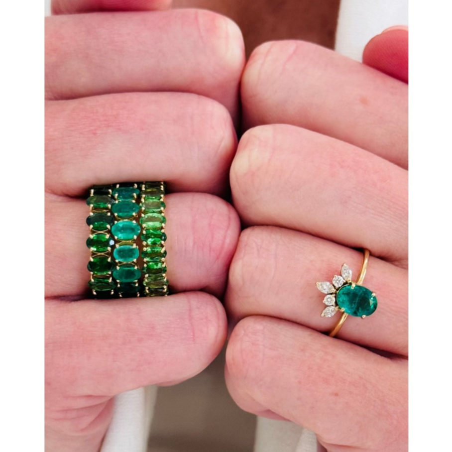 Tsavorite Garnbet Oval Ring In 18K Yellow Gold