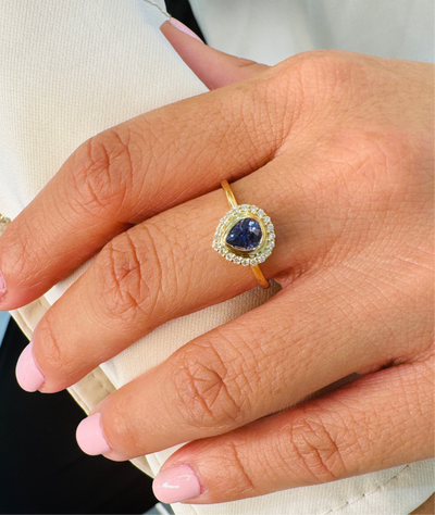 Close-up of 18K gold blue sapphire and diamond ring – handcrafted fine jewelry from Tresor Collection