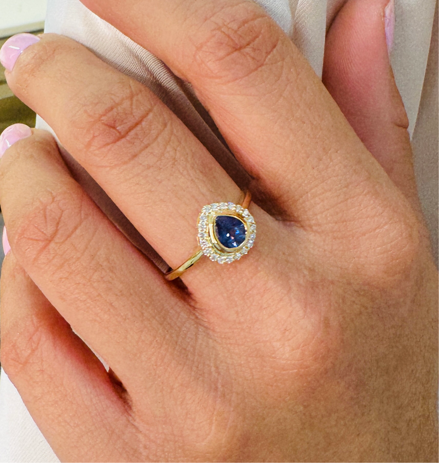 Blue sapphire and diamond gold ring styled for everyday elegance – luxury jewelry from Tresor Collection