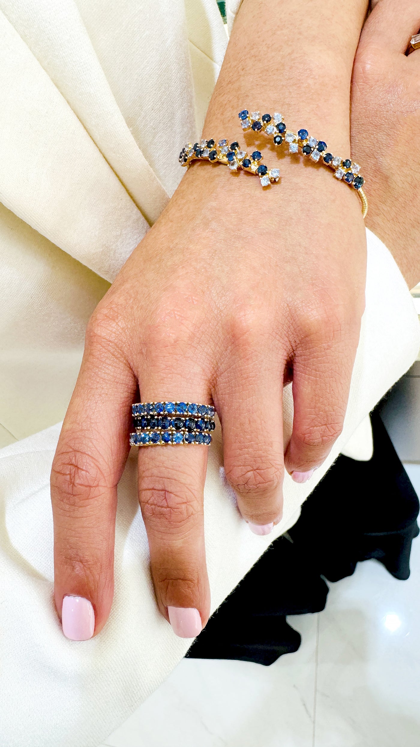 18K Gold Blue Sapphire Round Ring – Desire Collection