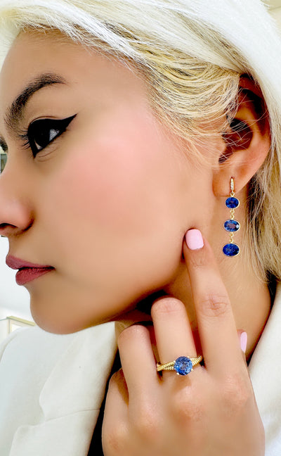 Tanzanite Round Ring In 18K Yellow Gold - Tresor Collection Profile view of tanzanite ring on a hand – demonstrating the refined and luxurious design.