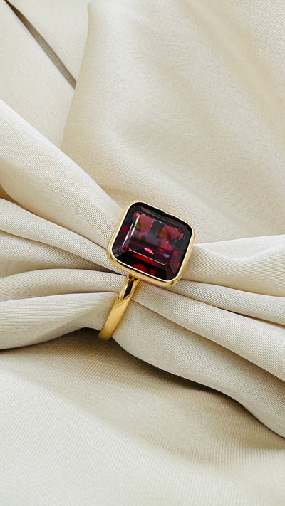 Rhodolite Square Ring In 18K Yellow Gold