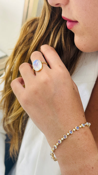 Rainbow Moonstone Round And Diamoind Bracelet In 18K Yellow Gold