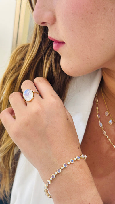 Rainbow Moonstone Round And Diamoind Bracelet In 18K Yellow Gold