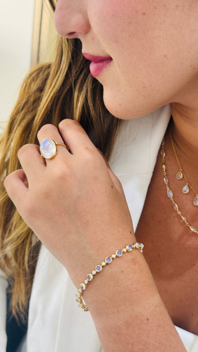Rainbow Moonstone Round And Diamoind Bracelet In 18K Yellow Gold