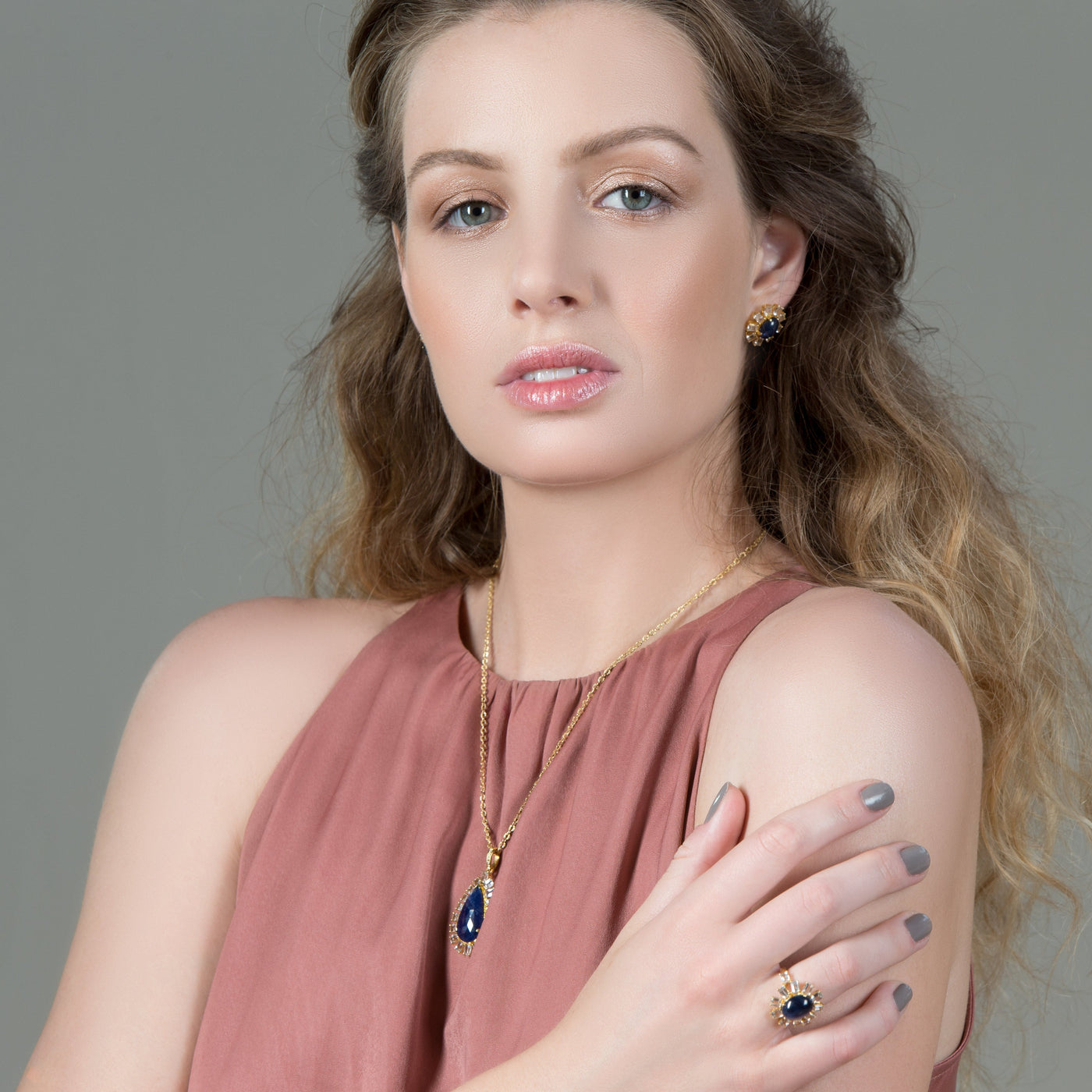 Black Spinal & Rainbow Moonstone Pendant In 18K Yellow Gold W/ 20"Fancy Anchor Chain - Tresor Collection Woman wearing black teardrop pendant necklace – sophisticated handcrafted jewelry by Tresor Collection