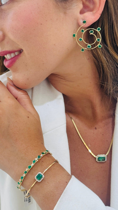 Emerald Rectangle And Diamond Pendant With Necklace In 18K Yellow Gold