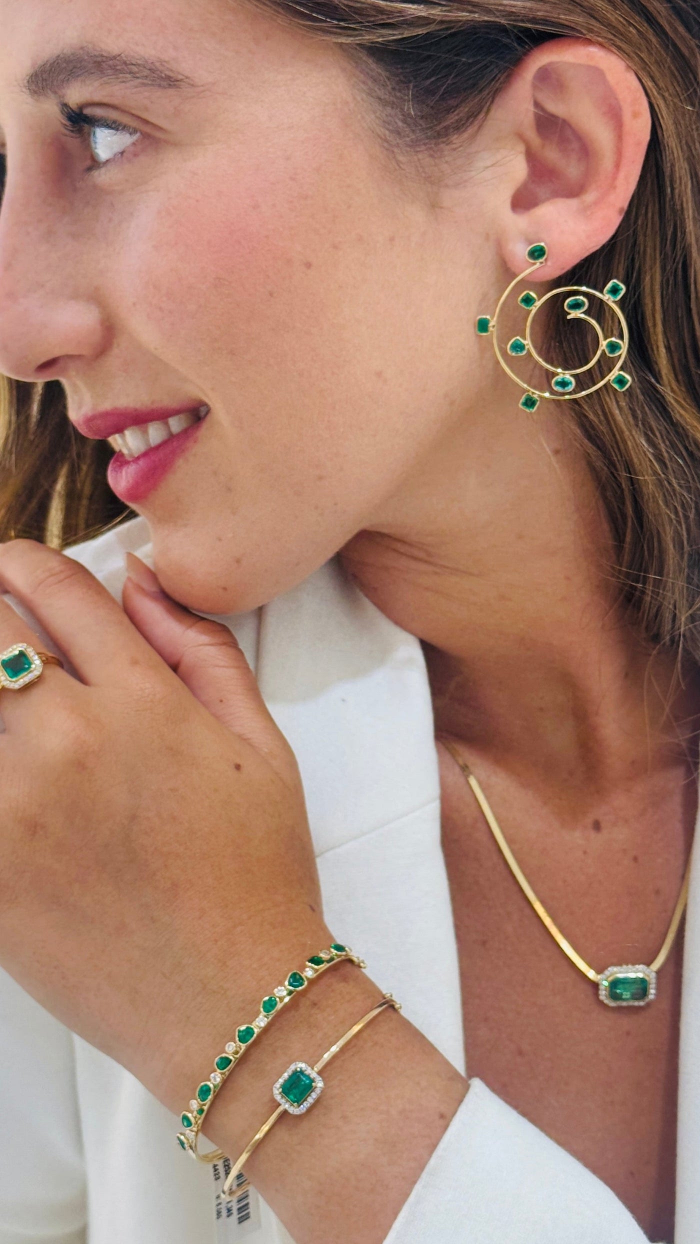 Emerald Rectangle And Diamond Pendant With Necklace In 18K Yellow Gold