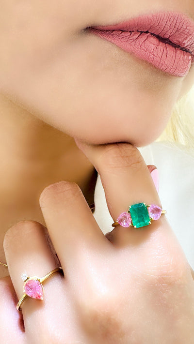 Close-up of 18K gold pear-shaped pink tourmaline ring – handcrafted gemstone jewelry by Tresor Collection