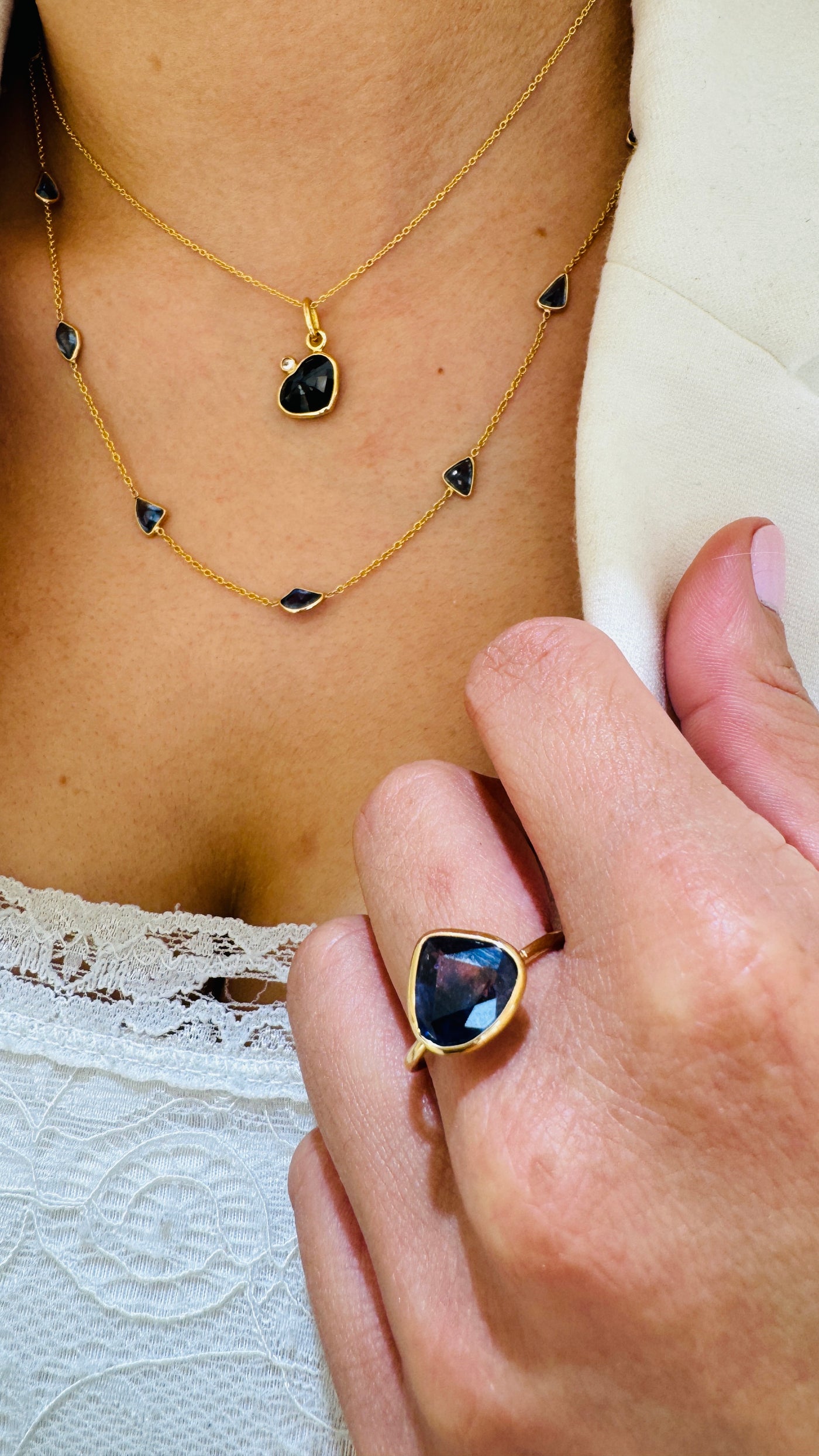 18K Yellow Gold Blue Sapphire Ring – Modern Floral Design by Tresor Collection