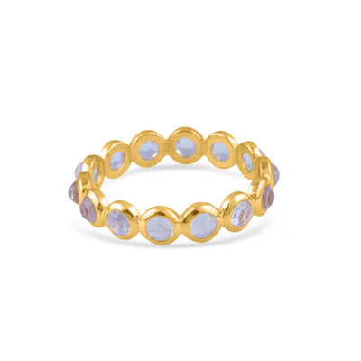 Gold ring with purple gemstones on a white background 18K gold rainbow moonstone eternity ring flatlay – luxury fine jewelry by Tresor Collection