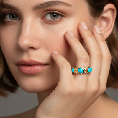Woman wearing a ring with turquoise stones on a neutral background Elegant turquoise and diamond ring on model – designer gold jewelry for women by Tresor Collection