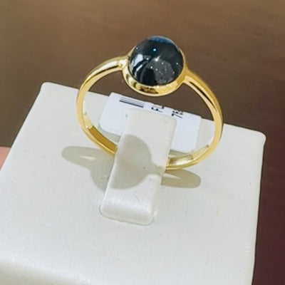 360° video of Blue Sapphire solitaire ring – handcrafted 18K gold fine jewelry by Tresor Collection