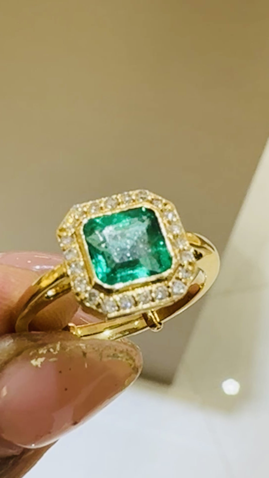 Emerald & Diamond in 18K Yellow Gold