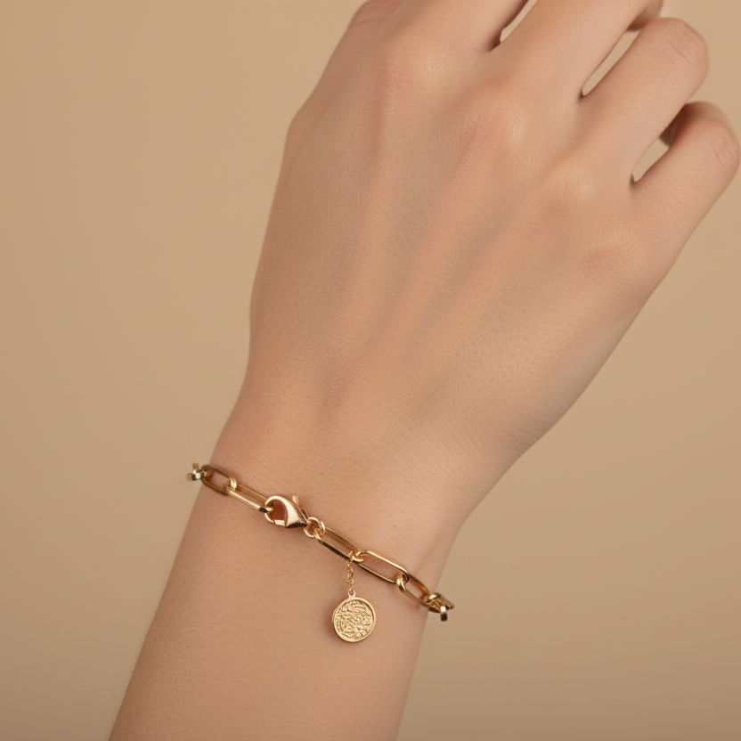Elegant 18K gold paper clip bracelet on wrist – modern fine jewelry for women by Tresor Collection