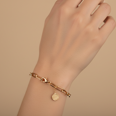 Elegant 18K gold paper clip bracelet on wrist – modern fine jewelry for women by Tresor Collection